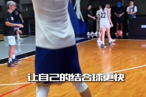 虞书欣杭州助力亚洲大学生篮球联赛，一袭白裙灵动又可爱